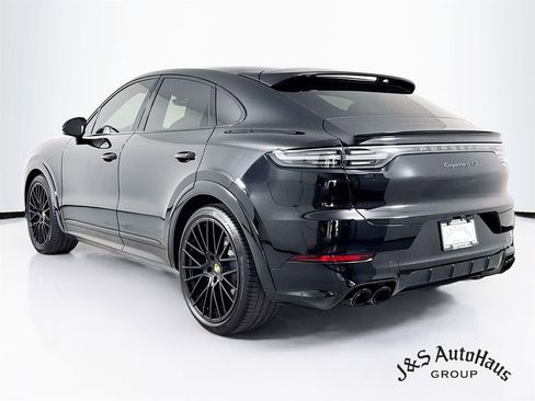 Used 2022 Porsche Cayenne GTS AWD/4WD image 5