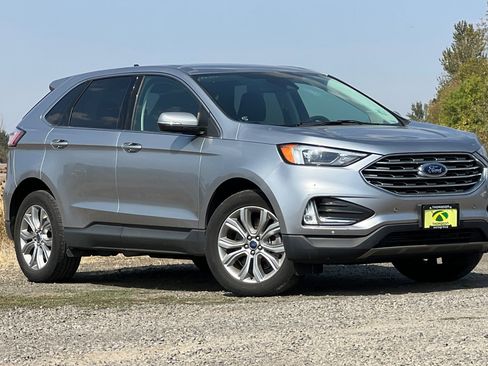 Used 2022 Ford Edge Titanium image 2