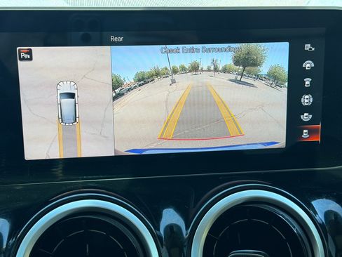 Used 2021 Mercedes-Benz GLB 250 image 20