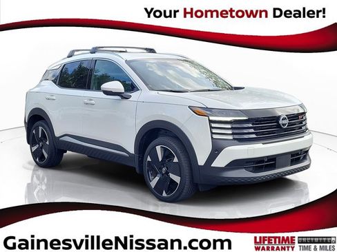 Used 2025 Nissan Kicks SR FWD image 1
