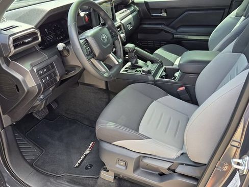 Used 2025 Toyota Tacoma TRD Off-Road AWD/4WD image 9