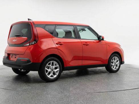 Used 2025 Kia Soul LX w/ LX Technology Package image 9