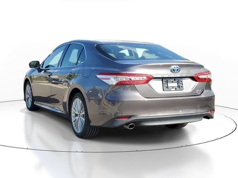 Used 2018 Toyota Camry XLE FWD image 3