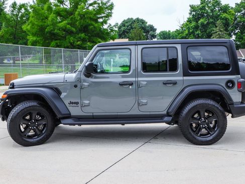 Used 2022 Jeep Wrangler Unlimited Sport AWD/4WD image 4
