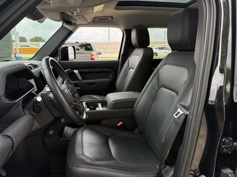 Used 2023 Land Rover Defender 130 X-Dynamic SE image 28