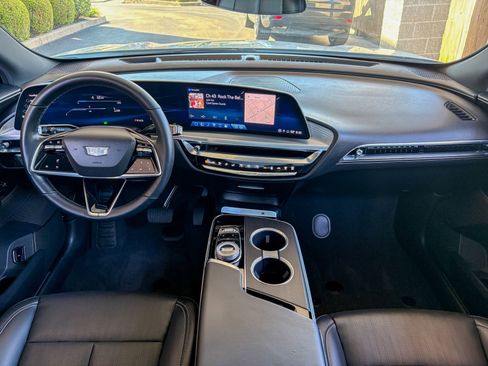 Used 2024 Cadillac Lyriq Luxury RWD image 2