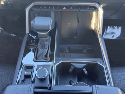 Used 2025 Toyota Tundra Limited image 31