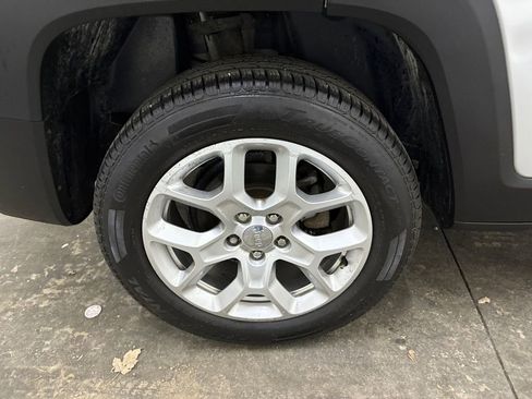 Used 2017 Jeep Renegade Latitude image 20