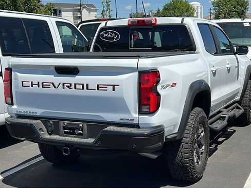Used 2024 Chevrolet Colorado ZR2 w/ ZR2 Convenience Package III AWD/4WD image 3