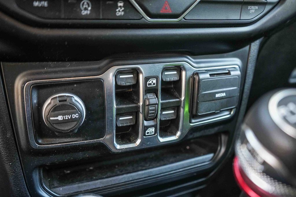 Used 2022 Jeep Wrangler Unlimited Sport AWD/4WD image 19