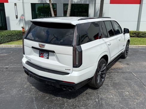 Used 2025 Cadillac Escalade V AWD/4WD image 16