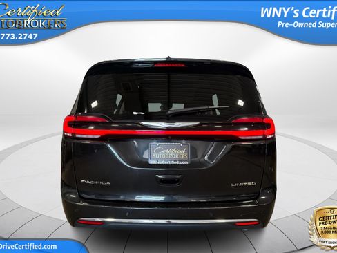 Used 2023 Chrysler Pacifica Limited FWD image 8
