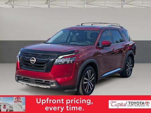 Used 2024 Nissan Pathfinder Platinum w/ Black Appearance Package AWD/4WD image 4