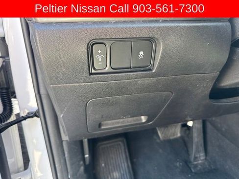 Used 2025 Kia Sorento LX FWD image 11