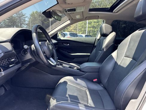 Used 2025 Honda Accord Touring image 7