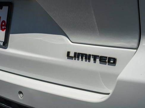 Used 2023 Jeep Grand Cherokee Limited w/ Black Appearance Package AWD/4WD image 10