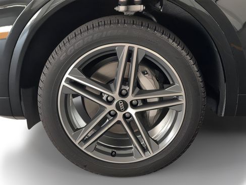 Used 2023 Audi Q5 e Premium w/ Convenience Package image 12