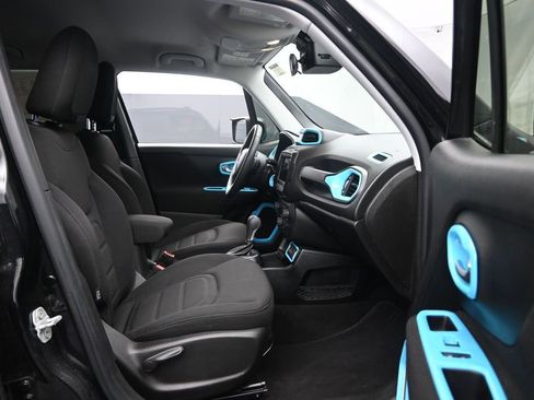 Used 2019 Jeep Renegade Latitude FWD image 21