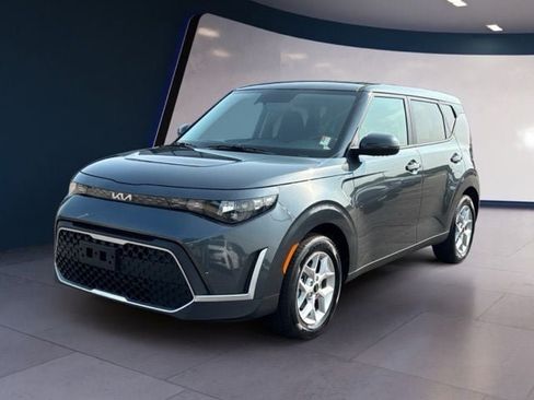Used 2025 Kia Soul LX w/ LX Technology Package FWD image 1