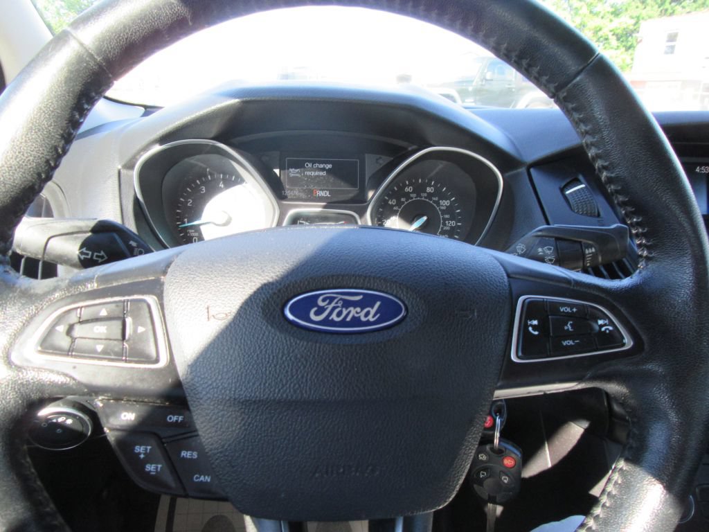Used 2015 Ford Focus SE w/ SE Cold Weather Package FWD image 14