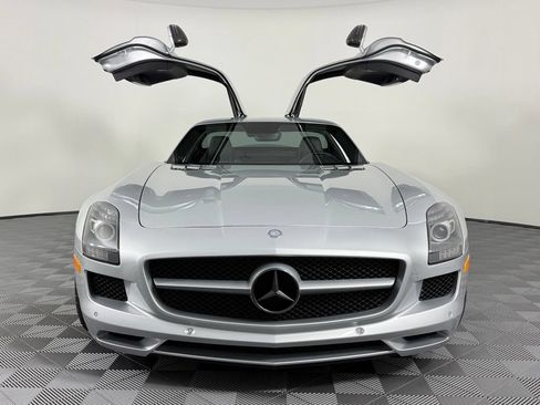 Used 2011 Mercedes-Benz SLS AMG Coupe image 4