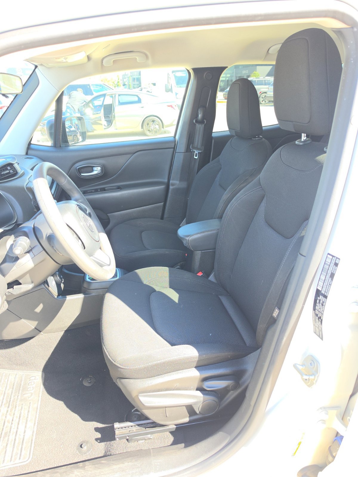 Used 2023 Jeep Renegade Latitude AWD/4WD image 8