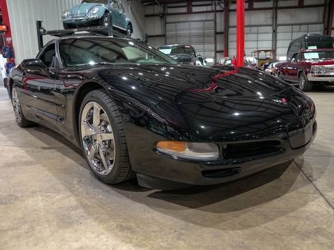 Used 1998 Chevrolet Corvette Coupe w/ Memory Pkg RWD image 12