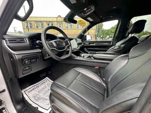 Used 2023 Jeep Wagoneer L Series II w/ Rear Seat Video Group 1 AWD/4WD image 10