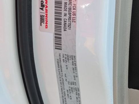 Used 2023 Chrysler Pacifica Touring-L FWD image 34