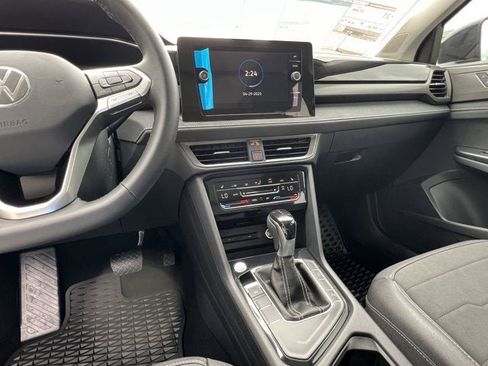 New 2025 Volkswagen Taos SE image 20