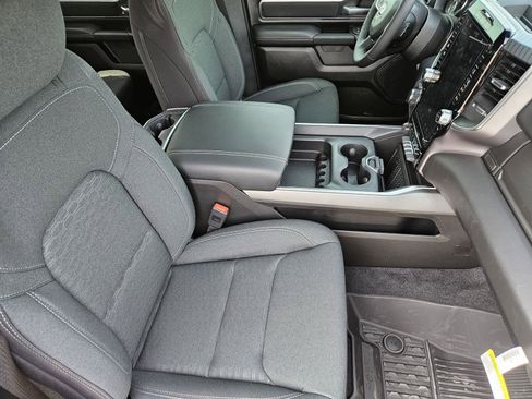 Used 2026 RAM 1500 4x4 Crew Cab image 19