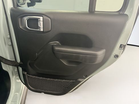 Used 2024 Jeep Wrangler Unlimited AWD/4WD image 30