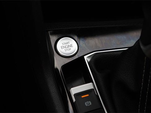 Certified 2024 Volkswagen Taos SE image 20