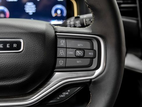 Used 2023 Jeep Wagoneer Series II image 15