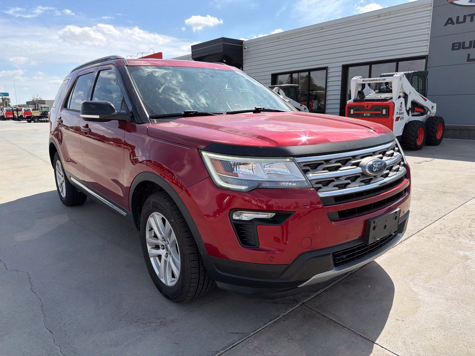 Used 2018 Ford Explorer XLT w/ Equipment Group 202A AWD/4WD image 2