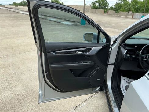 Used 2020 Cadillac XT6 Premium Luxury FWD image 25