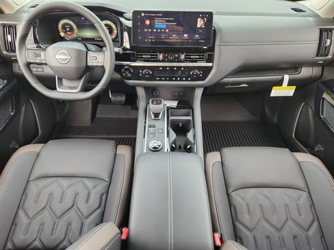 New 2026 Nissan Pathfinder Platinum image 18