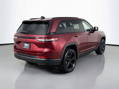 Used 2023 Jeep Grand Cherokee Altitude AWD/4WD image 13