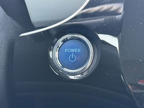 Used 2022 Toyota Prius LE image 19