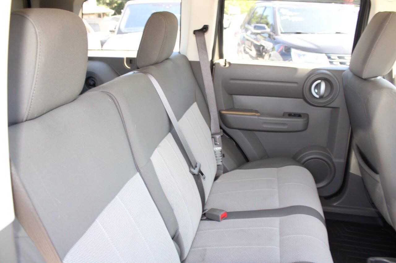 Used 2007 Dodge Nitro SXT AWD/4WD image 17