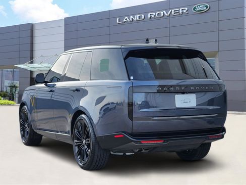 Certified 2025 Land Rover Range Rover SE image 4