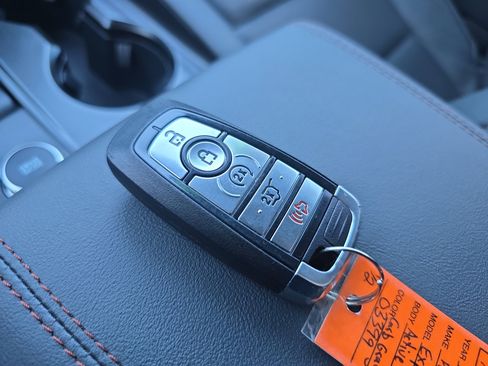 Used 2025 Ford Explorer Active w/ Active Comfort Package image 37