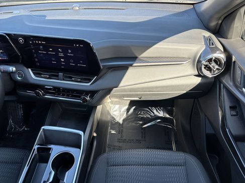 Used 2025 Chevrolet Equinox LT image 36