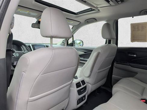 Used 2016 Honda Pilot Touring image 23