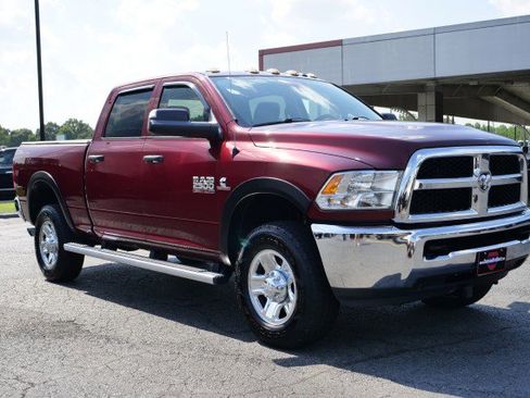 Used 2017 RAM 2500 Tradesman w/ Chrome Appearance Group AWD/4WD image 4