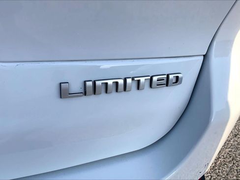 Used 2025 Jeep Grand Cherokee L Limited RWD image 10