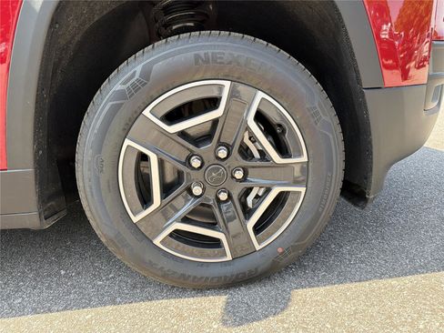 New 2026 Jeep Cherokee Laredo AWD/4WD image 13