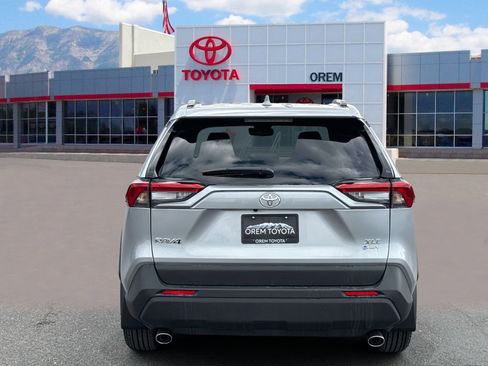 Used 2025 Toyota RAV4 XLE w/ Convenience Package image 4