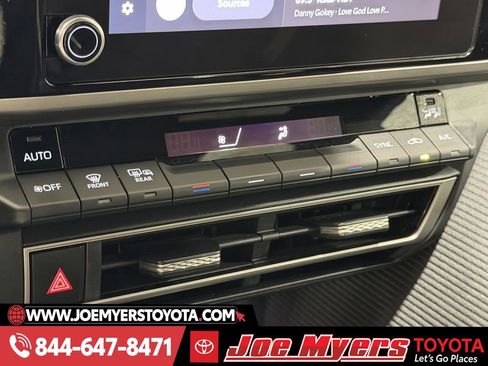 Used 2025 Toyota Camry SE w/ Convenience Package image 20