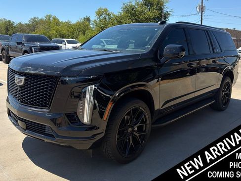 Used 2025 Cadillac Escalade ESV Sport w/ LPO, ONYX Package AWD/4WD image 1